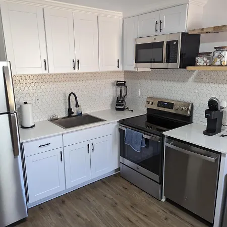 Newly Renovated House - North Raleigh Apartment